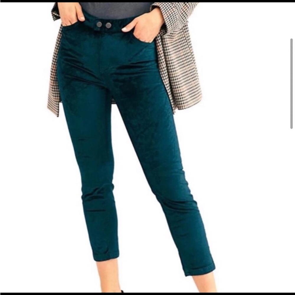 We The Free Sweet Jane Velvet Crop Pants
Size 24, velvety, deep teal color